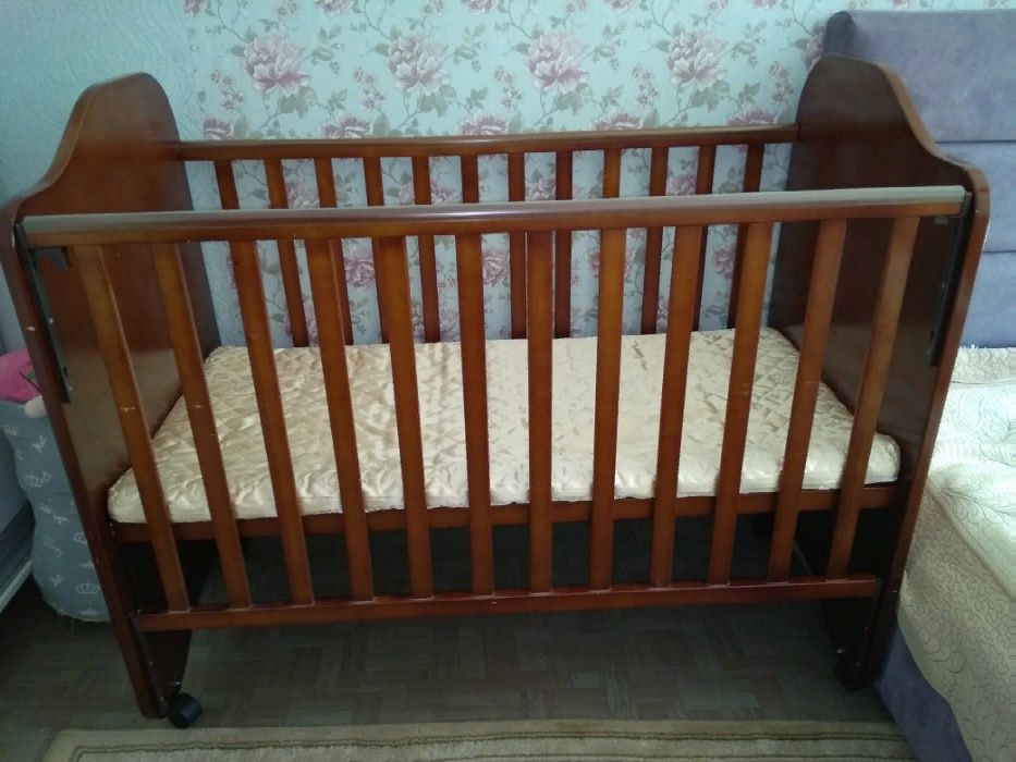 Детская кроватка манеж