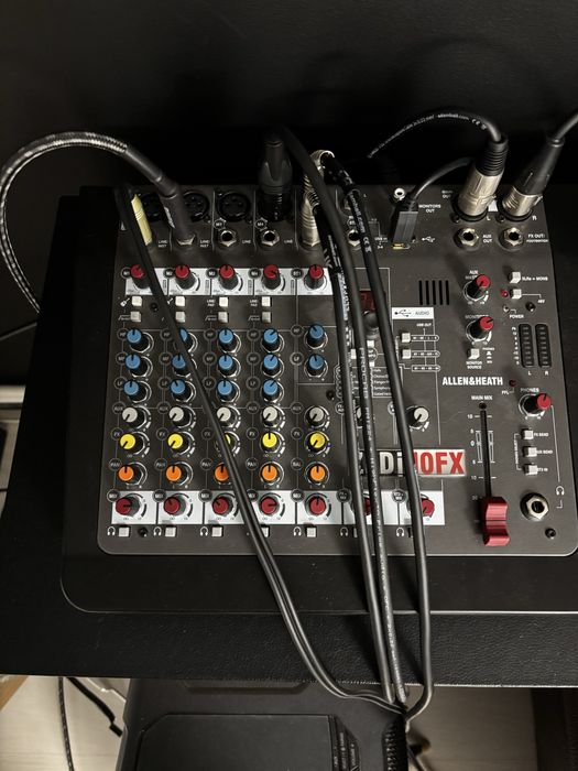 Mixer audio - Allen & Heath ZEDi-10FX – stare impecabilă