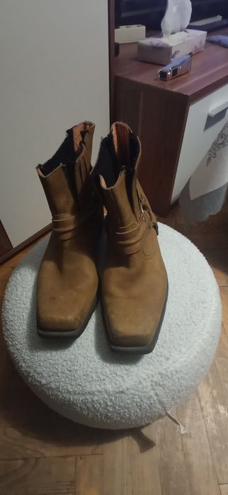 Мъжки ботуши от чист набук.