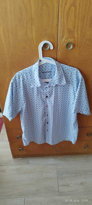 Продавам мъжка риза Batistini размер 41/42