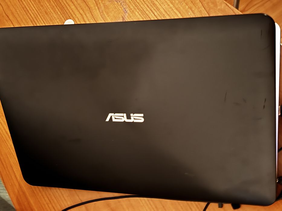 Vand urgent Leptop Asus f555D