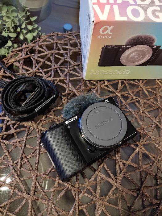 Aparat foto Mirrorless Sony Alpha ZV-E10, 24.2MP, 4K, Body, Negru
