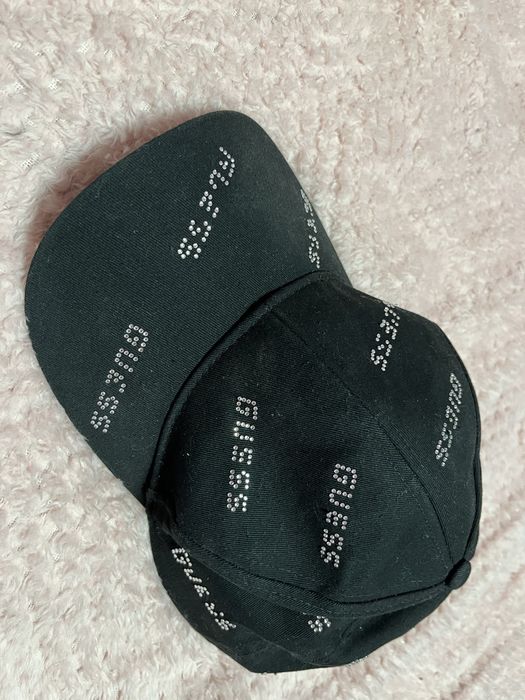 Шапки с козирка Guess,Dsquared