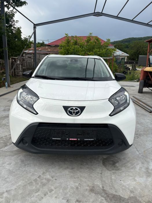 Bara fata capota faruri toyota aygo x