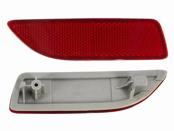 Отражатель в задний бампер  Toyota Corolla