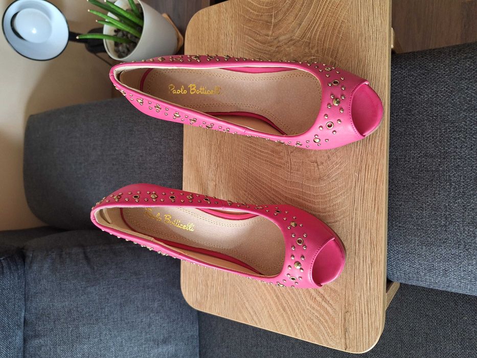 Обувки на ток с капси