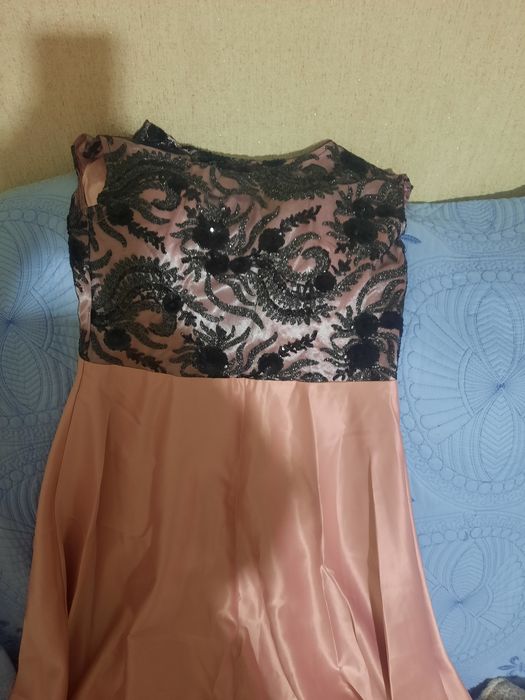 Продам платье нарядное