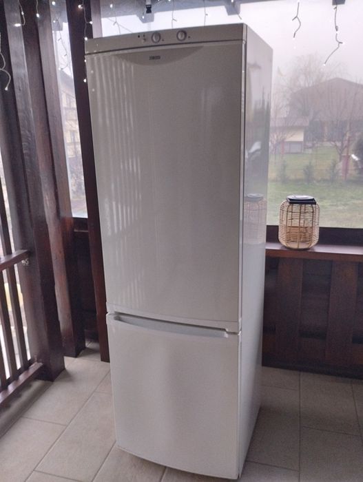 Vând combină frigorifică Zanussi
