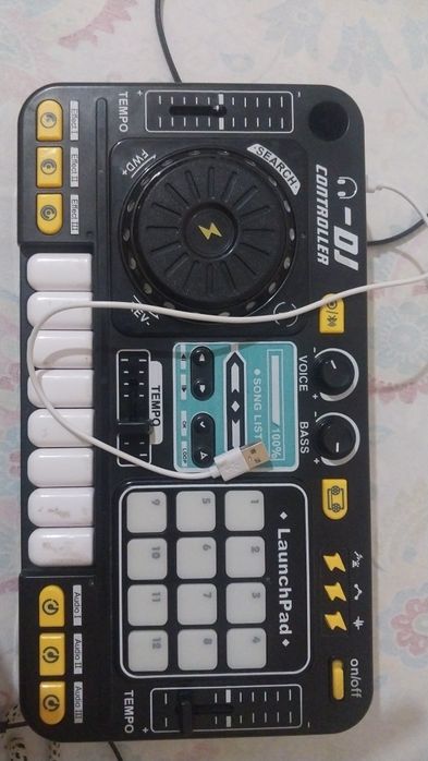 Микшерный dj пульт.