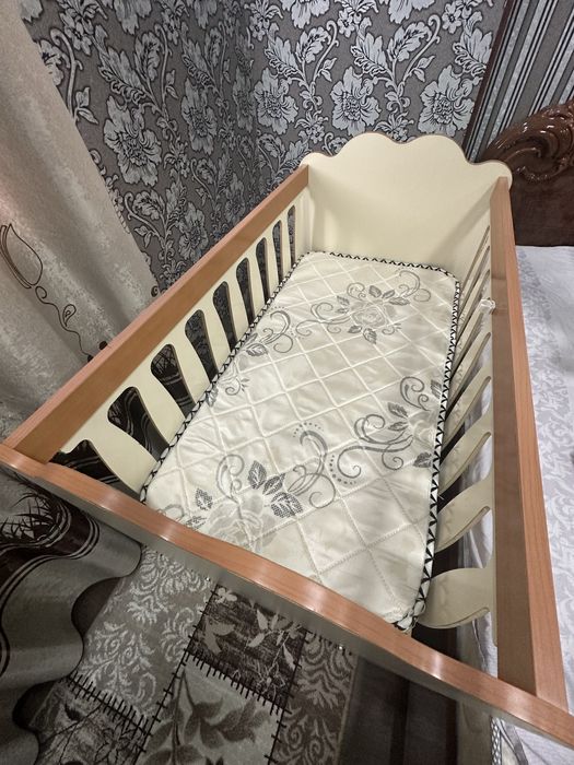 Детская кроватка с ортопедическим матрасом.