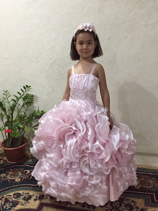 Продам платье на выпускной для девочки