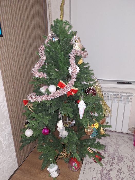 Продам елку с игрушками