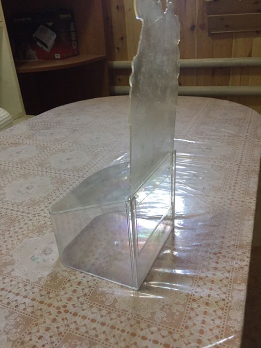 Контейнер пластиковый для мелочёвки.