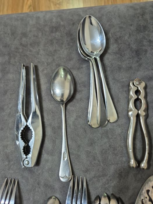 Винтидж прибори – посребрени лъжици,вилици ножове орехотрошачки