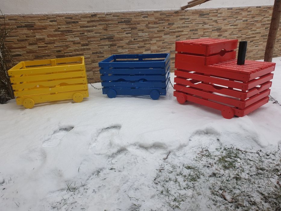 Дървено декоративно влакче (влак от декоративни щайги)