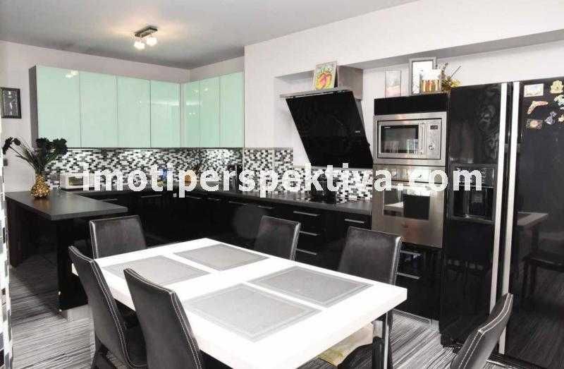 Продава се Тристаен апартамент в Пловдив, Христо Смирненски - 128 кв.м за 1438 €/кв.м - Снимка #3