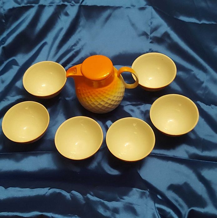 Продается набор для чая 6 пиалок и кувшинчик  для молока