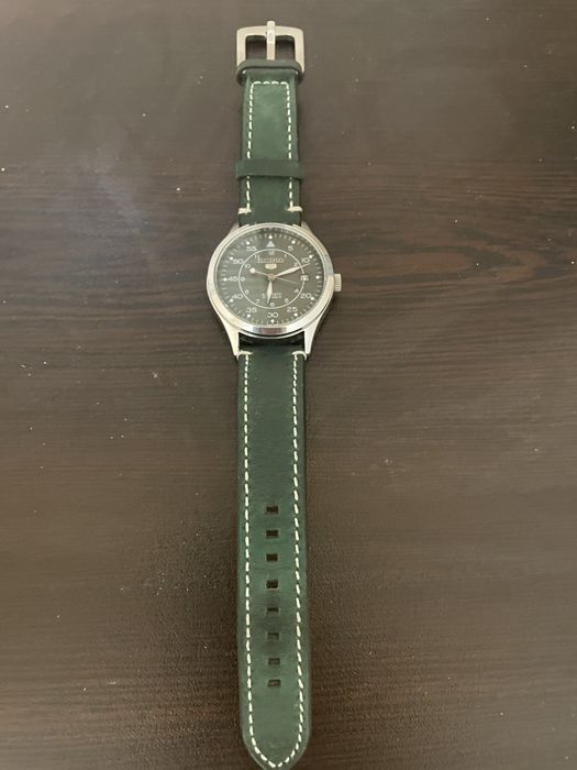 Продавам сейко 5 със зелен циферблат