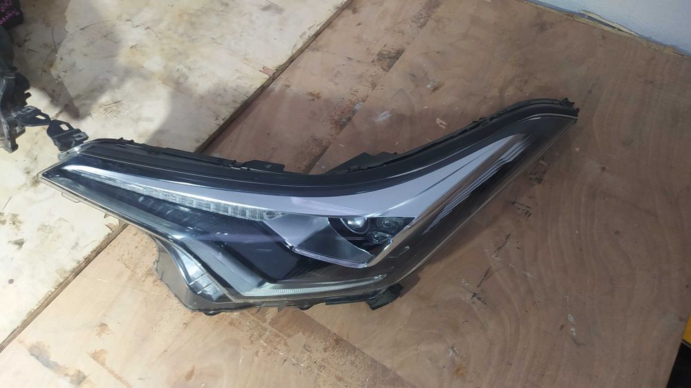 Фары передние Toyota C-HR 2016 +