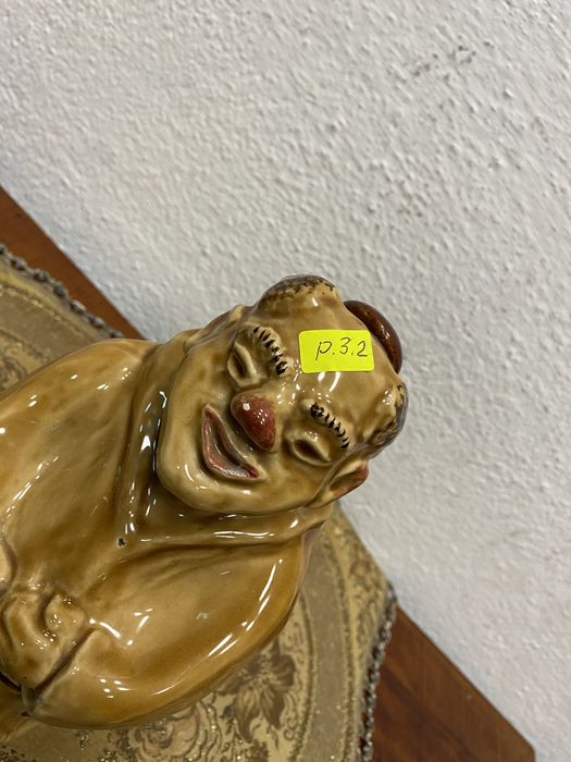 Испанска порцеланова фигура - бутилка свещенник