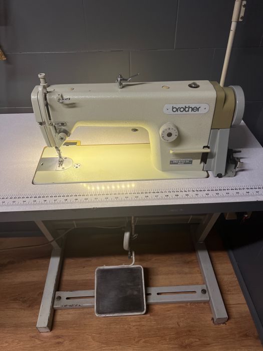 Masina de cusut liniara Brother