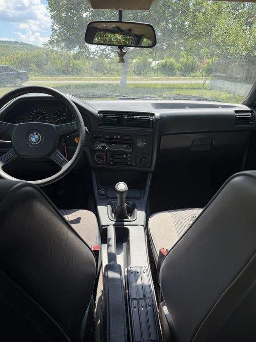 BMW 3 Series 1990 — imagine 3
