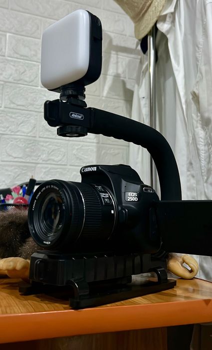 Canon 250d +obiectiv +accesorii