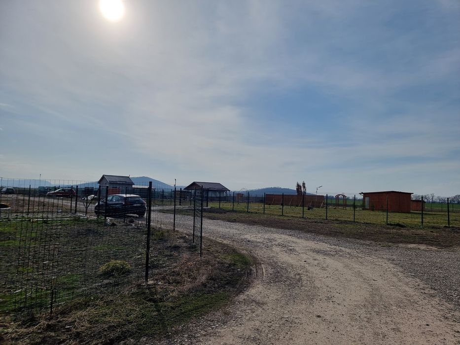 Vând teren  intravilan