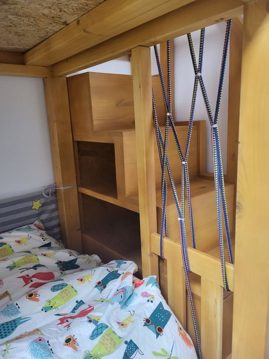 Pat supraetajat copii – lemn masiv 
Real