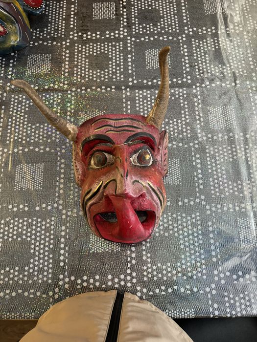 Vand masca de colectie