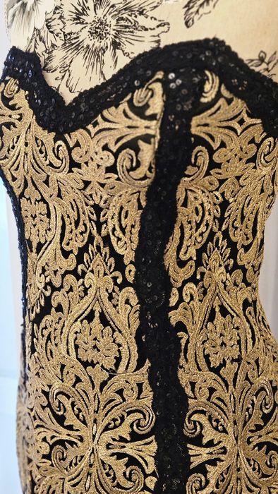 Rochie eleganta cu dantela aurie