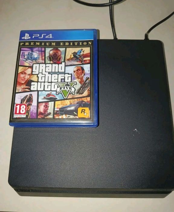 Игровая приставка пс4слим