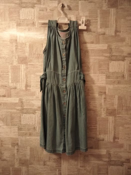 Продам платья на девочку