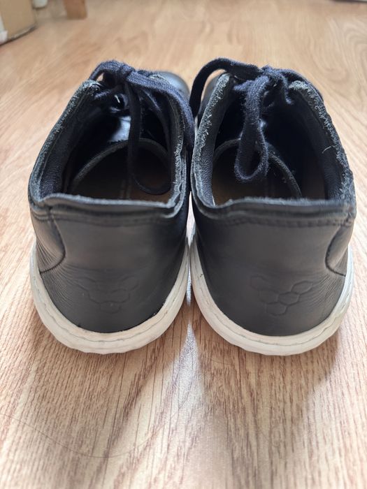Pantofi de piele Vivobarefoot marimea 38