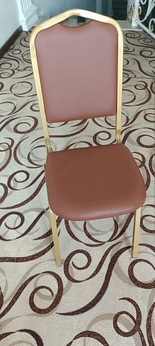 Стулья новые 200 штук