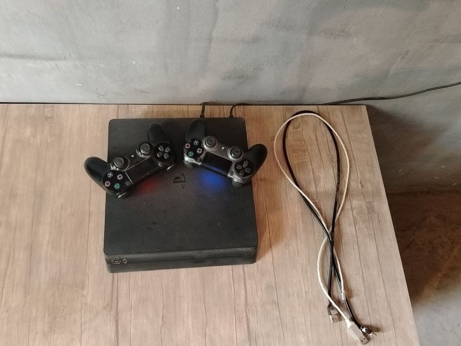 Play station 4 sotiladi