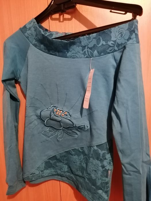 Vând bluza