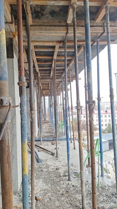 Аренда строительных стоек 3.70 м (телескопические).