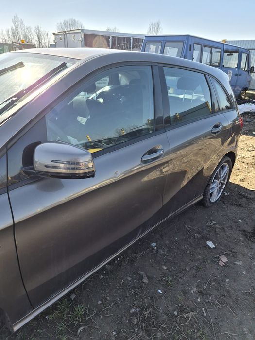 Usa stanga fata complet echipata Mercedes B-Class W246 2013 hatchback