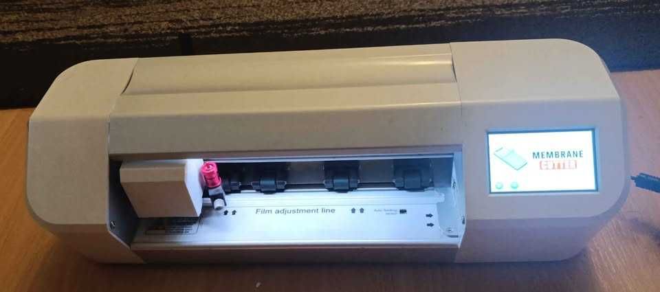 cutter folii telefon Devia F125