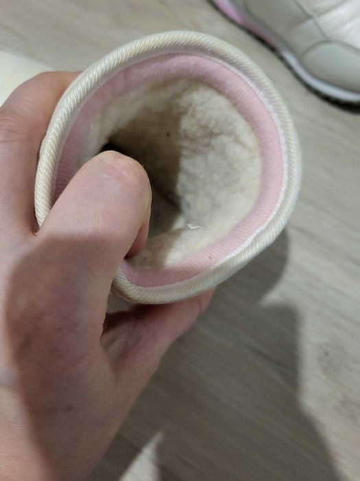 Продам детские зимние сапожки