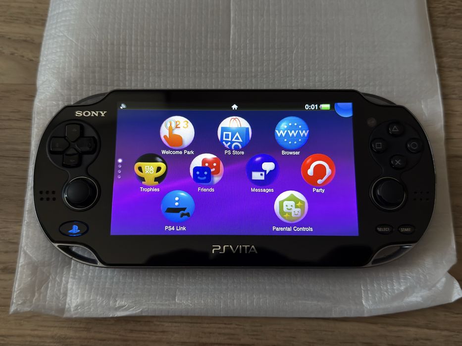 Playstation Vita OLED PCH-1004 Пълен Комплект