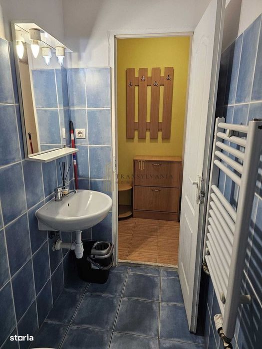 Garsoniera spatioasa la etaj intermediar, bloc cu Lift, Zona Broscarie