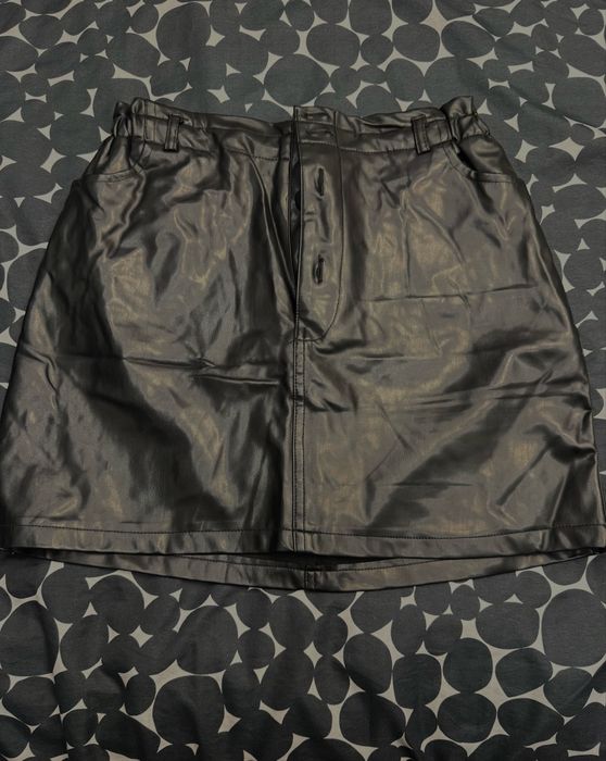 Черна кожена пола