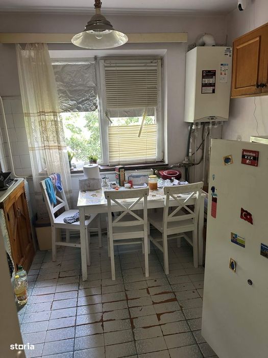 Vand apartament cu 4 camere in zona Calea Bucuresti.