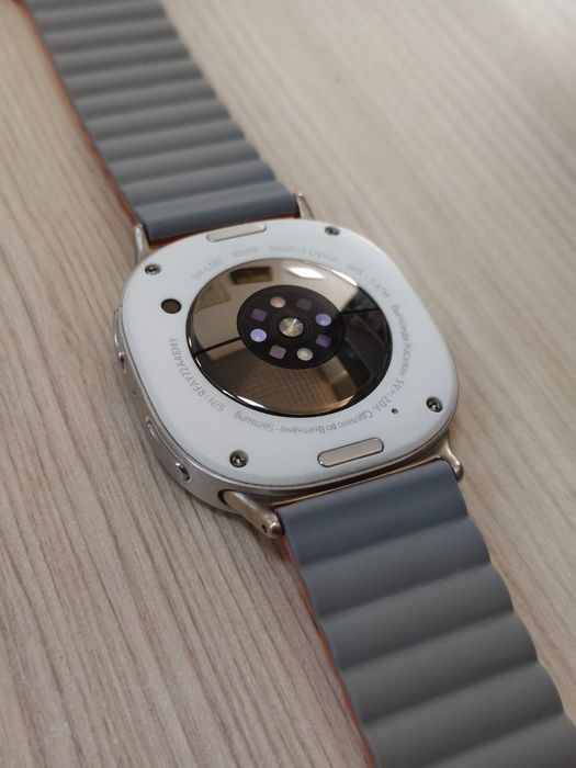 Часы Samsung Watch 8