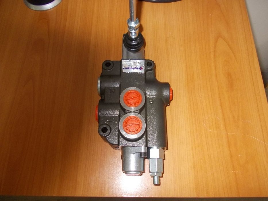 Distribuitor hidraulic 40-80 de litri centru deschis