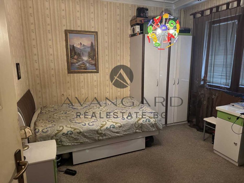 Продава се Тристаен апартамент в Пловдив, Изгрев - 82 кв.м за 809 €/кв.м - Снимка #2