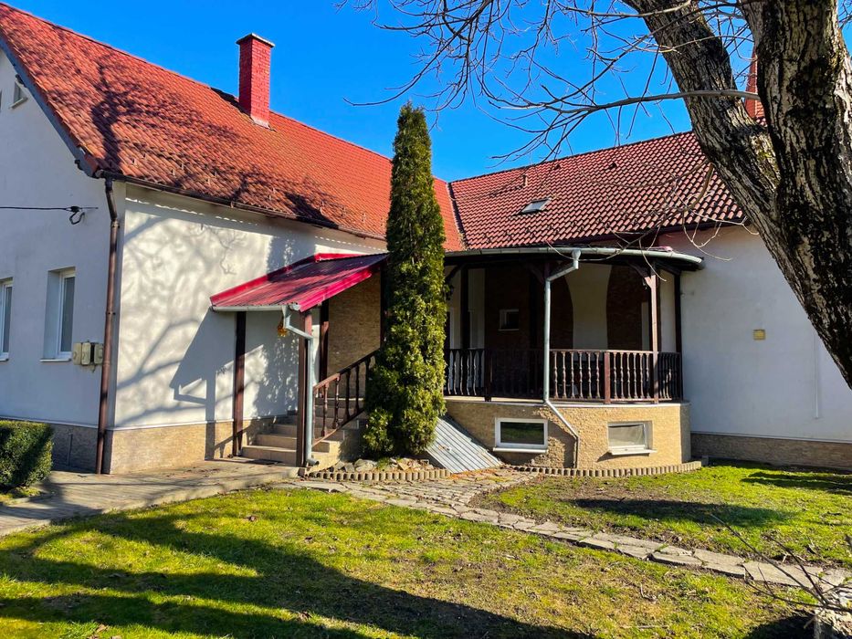 Casă 400 mp cu teren generos | Zonă centrală Beclean