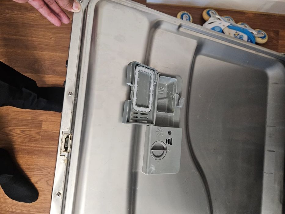 Продам посудомоечную машину